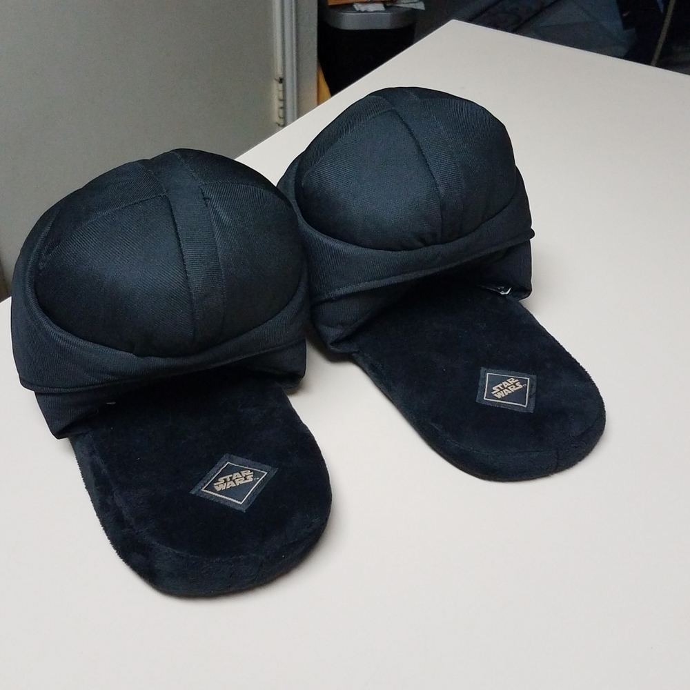 Darth Vader Slippers Size M (8-9) - Picture 3 of 5